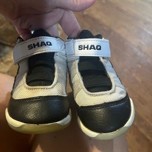 Shaq size 5 tennis shoes